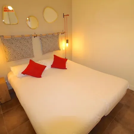 Alc - Jj481 - 9 Min Palais And Beaches